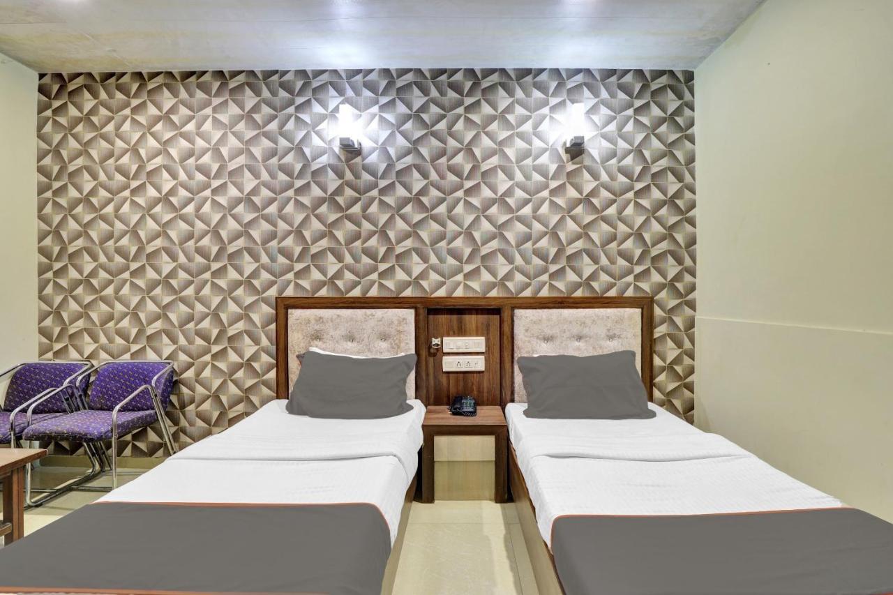 Collection O 82926 Hotel Royal Plaza Αχμπανταμπάντ Εξωτερικό φωτογραφία