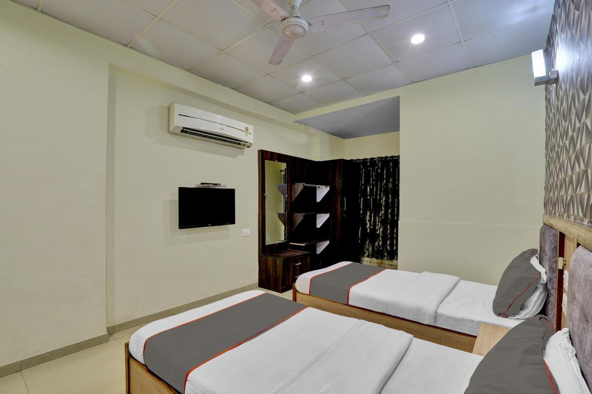 Collection O 82926 Hotel Royal Plaza Αχμπανταμπάντ Εξωτερικό φωτογραφία