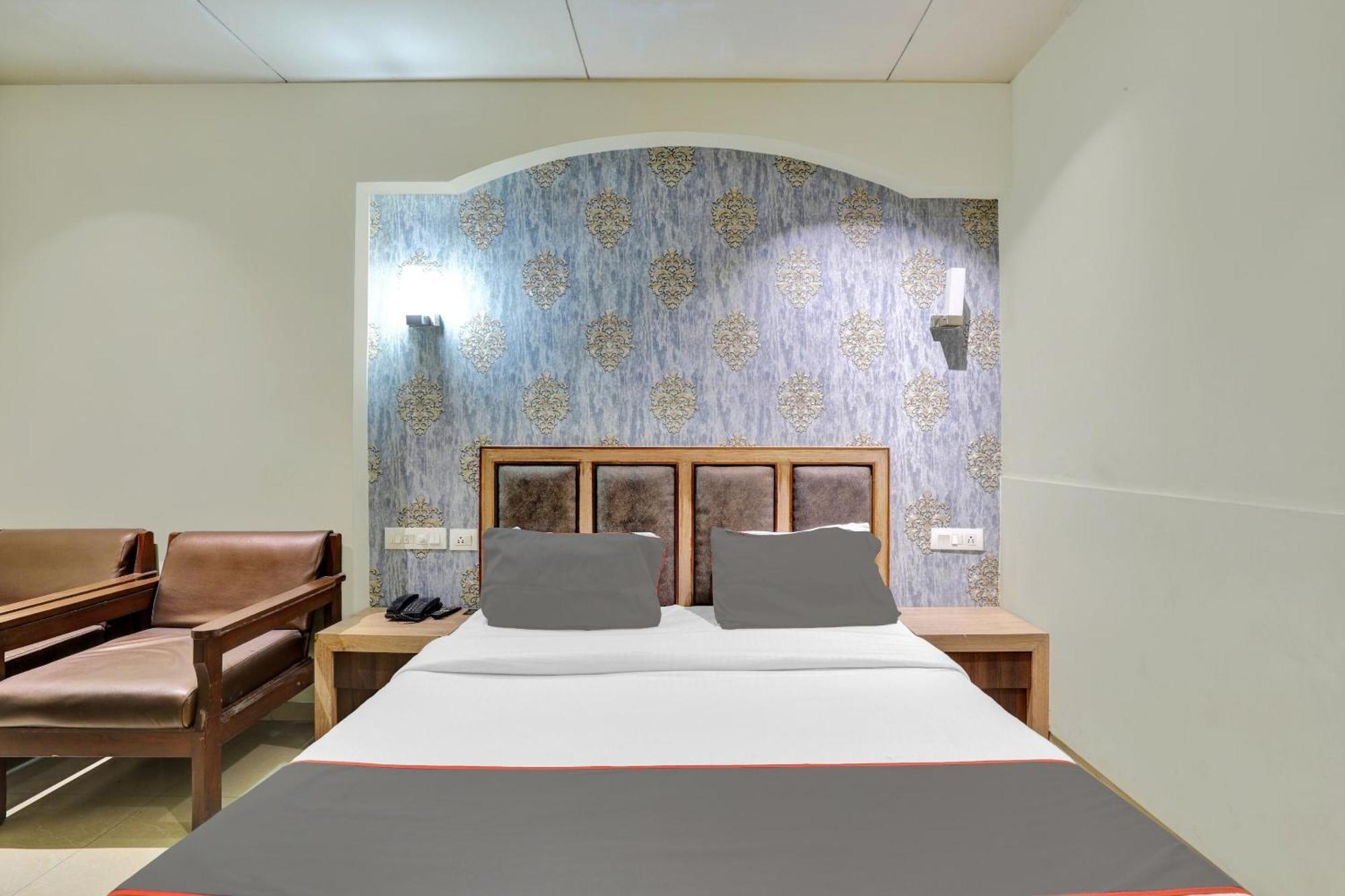Collection O 82926 Hotel Royal Plaza Αχμπανταμπάντ Εξωτερικό φωτογραφία