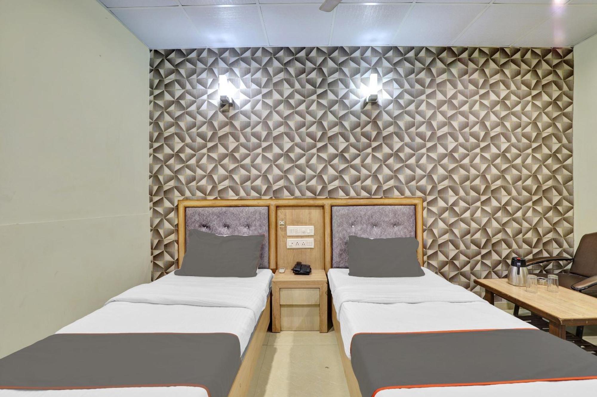 Collection O 82926 Hotel Royal Plaza Αχμπανταμπάντ Εξωτερικό φωτογραφία