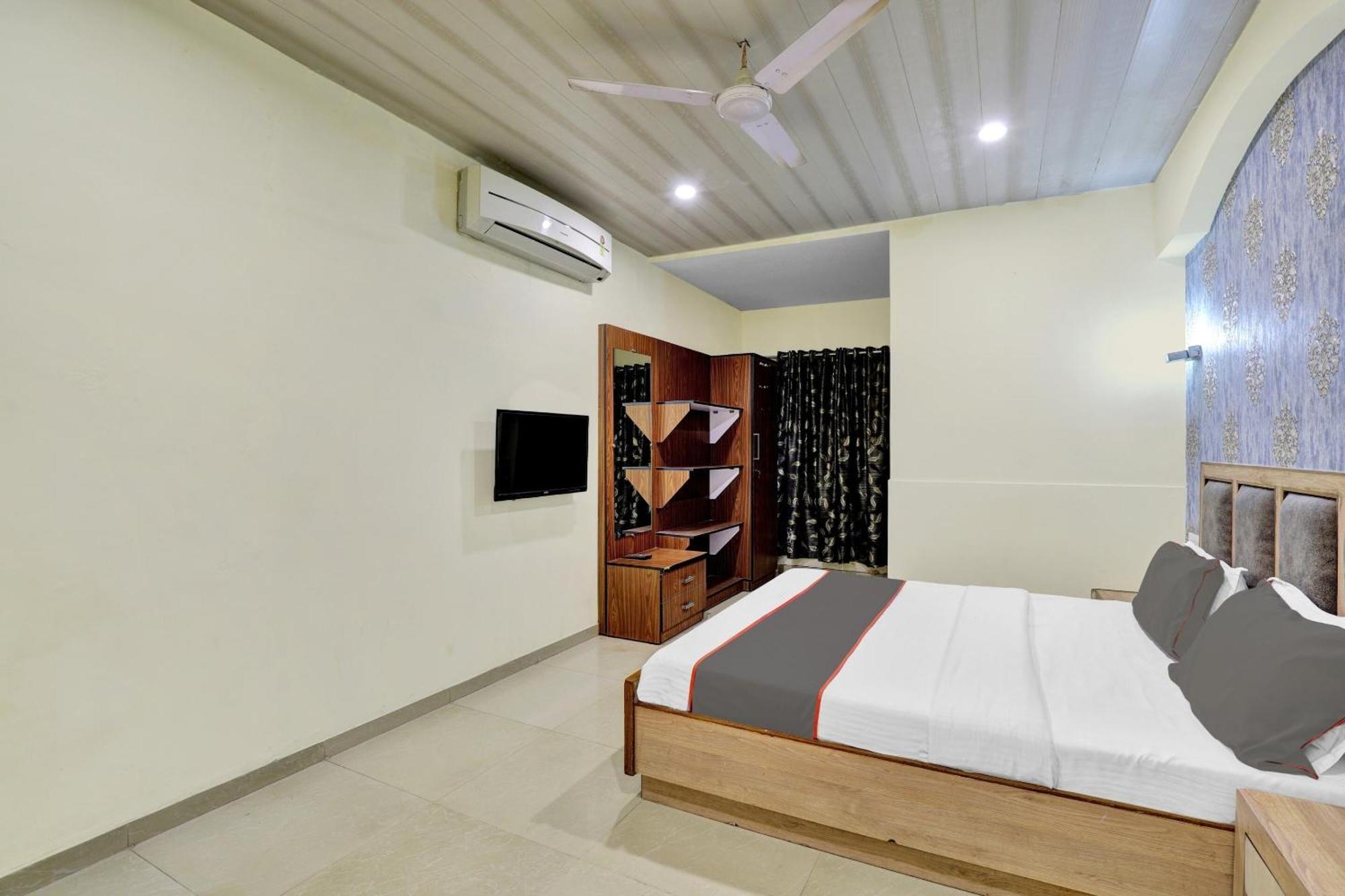 Collection O 82926 Hotel Royal Plaza Αχμπανταμπάντ Εξωτερικό φωτογραφία