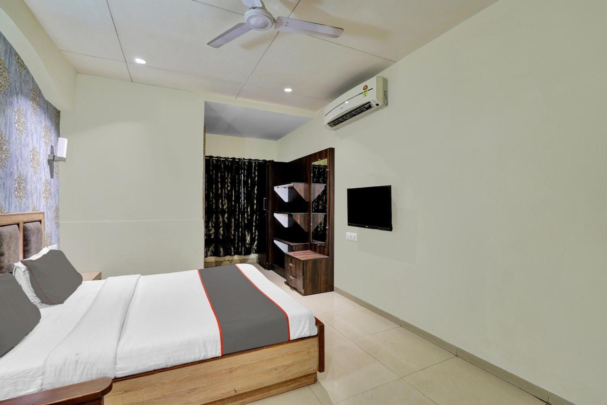 Collection O 82926 Hotel Royal Plaza Αχμπανταμπάντ Εξωτερικό φωτογραφία